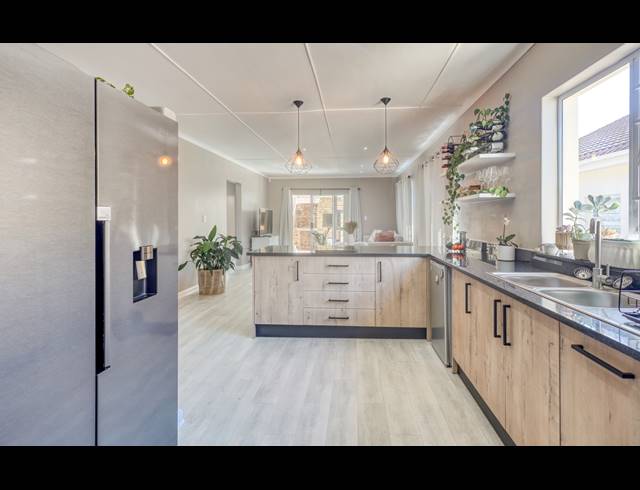 3 BEDROOM TOWNHOUSE FOR SALE IN BEACON BAY